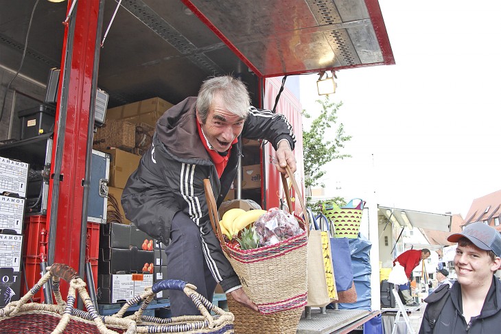 Gehört auch zum Fischmarkt: der legendäre Bananenfred brachte zentnerweise Obst an den Mann und die Frau.