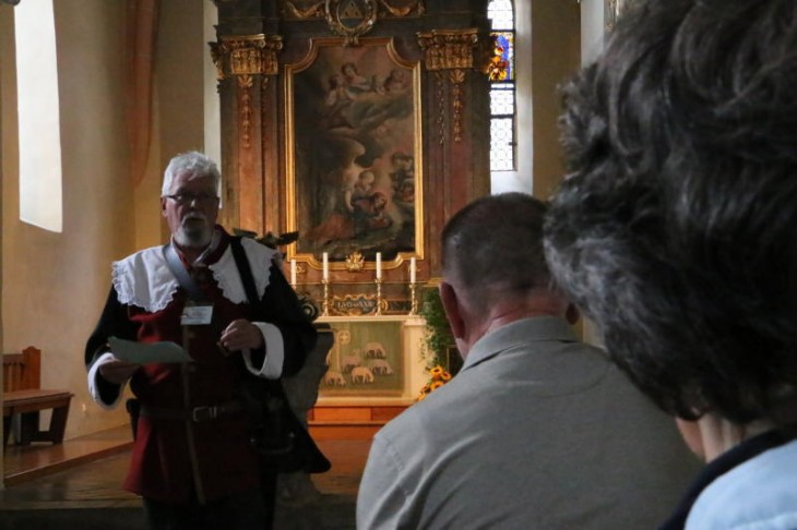Heini Liebel im Landsknecht-Kostüm entführte in die Zeit des Mittelalters. Foto: A. Pitsch