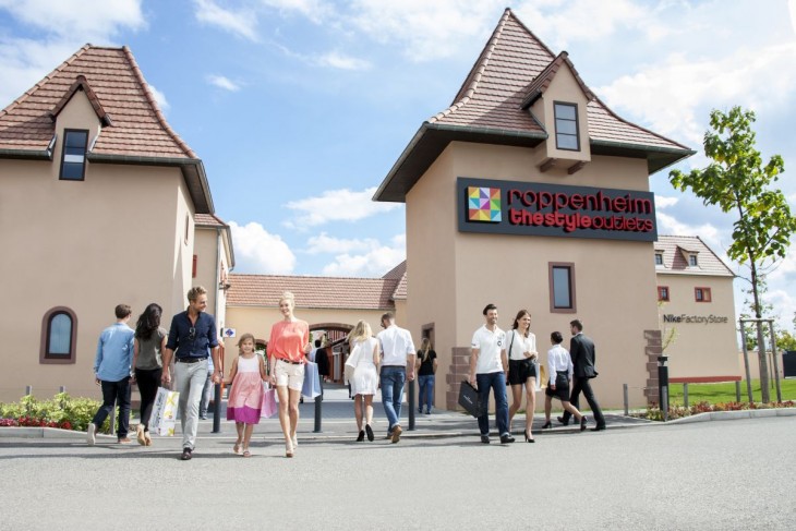 Das Marken Outlet Roppenheim von Neinver an der elsässisch-deutschen Grenze eröffnete im April 2012. Europaweit betreibt das spanische Unternehmen 17 Outlets, das bekannteste in Deutschland ist das „The Style Zweibrücken“.