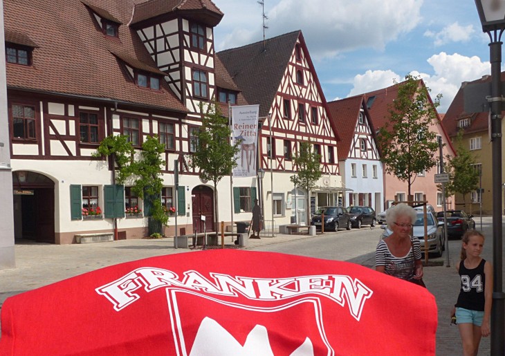 „Die Bilder unserer schönen Altstadt gehen durch die Medien“, lautete eine Antwort auf die Skeptiker unter den Stadträten. Das Hirtenmuseums-Ensemble im Eisenhüttlein wäre ein werbewirksamer Anblick.