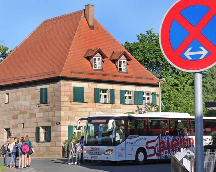 Rückersdorfer Schulkinder fahren mit dem Bus der Nürnberger Firma Schielein nach Röthenbach – das war einmal. Künftig bedient ein Königsteiner Unternehmen die Strecke.