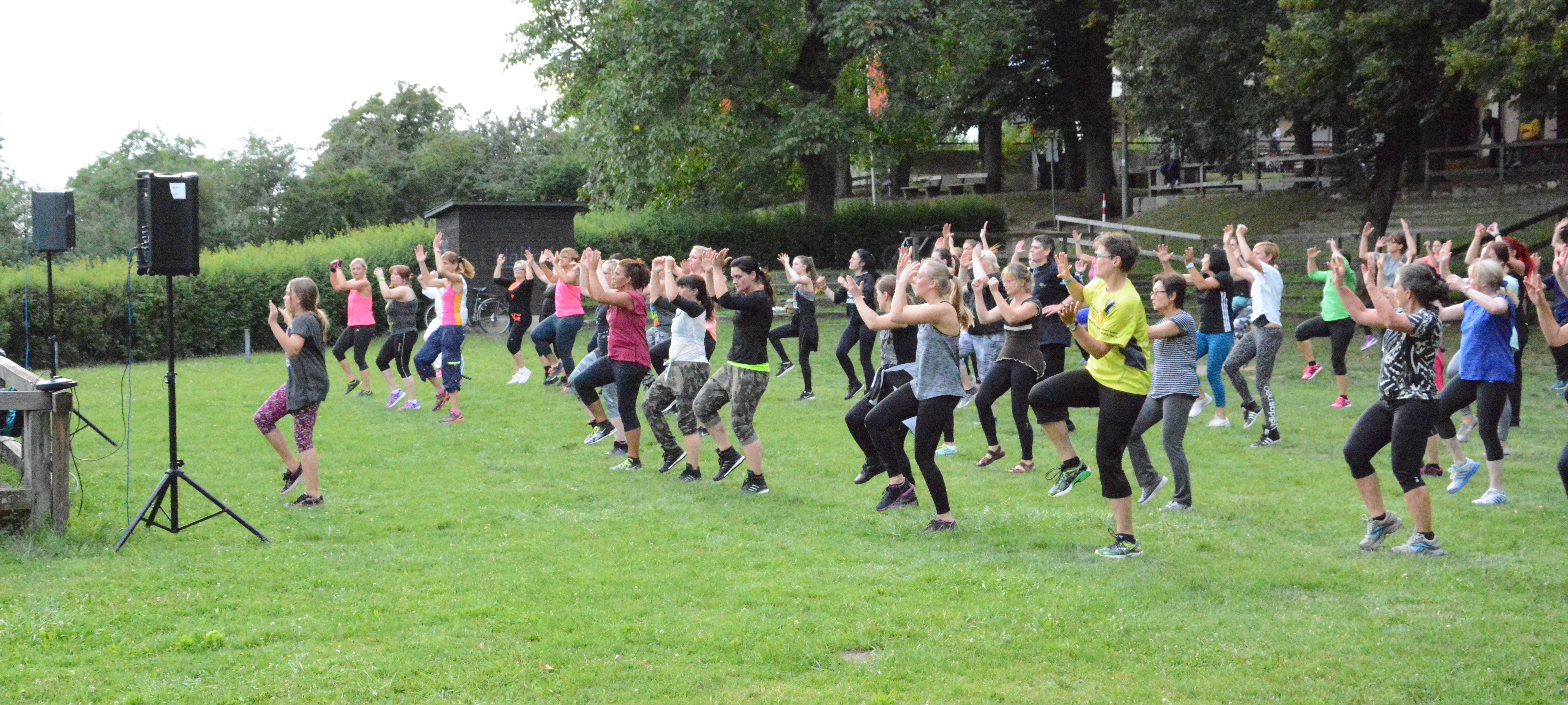 Zumba unter freiem Himmel - N-LAND