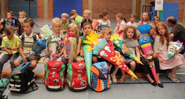 Große Schultüten und große Augen: Die neuen Grundschüler freuen sich auf das, was da kommt.