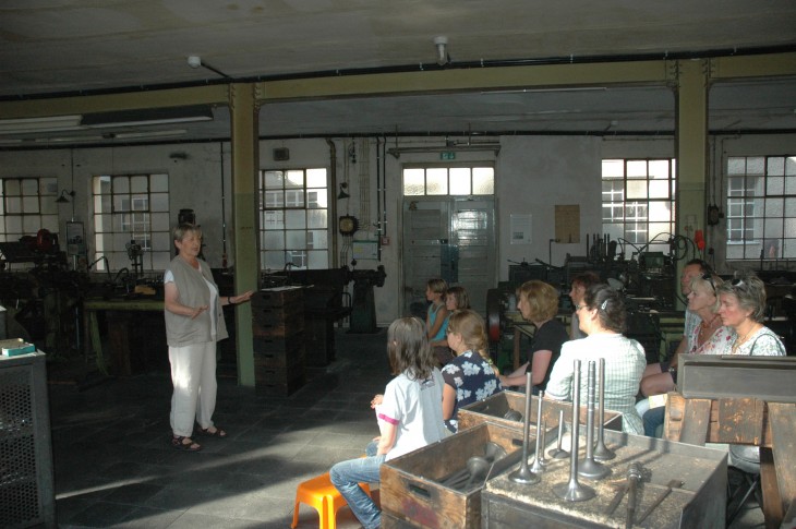 Spannend wurde es bei der bekannten Geschichte „Der Golem“, erzählt von Renate Wagner. Die pensionierte Lehrerin fesselte ihr Publikum mit den im Prager Judenviertel spielenden Ereignisse.