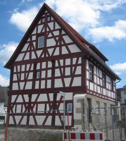So schmuck präsentiert sich die Lederesmühle von außen nach der Sanierung.