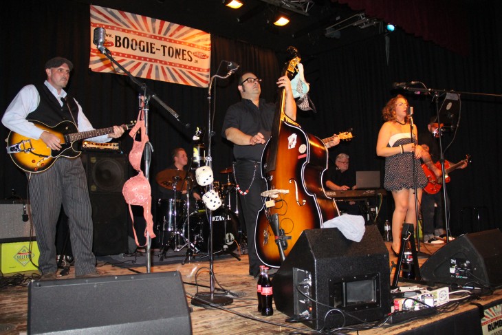 Die Boogie Tones spielten nicht nur Hits von Elvis Presley oder Buddy Holly, sondern auch eigene Rockabilly-Songs.