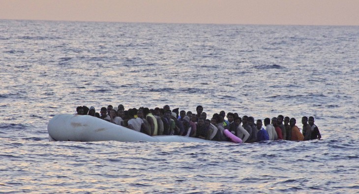 Kaum zu glauben, dass die Menschen auf diesem Floß überlebten. Lange hätten sie sich nicht mehr über Wasser halten können, ans rettende Ufer wären sie mit diesem Raft nie und nimmer gelangt.
