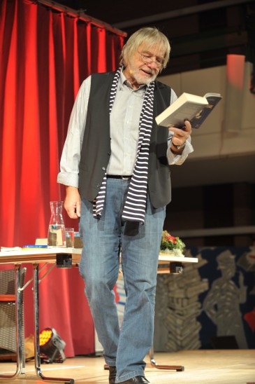 Frank Günther in Aktion auf der Bühne der Laufer Bertleinaula.