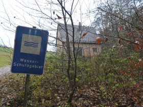 Das Wasserschutzgebiet liegt unterhalb des Felßner-Hofs.