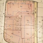 Beschlossen ist nur dieser neue Bebauungsplan, noch nicht die Bebauung. Möglich ist Gewerbe oben entlang der Poststraße, darunter vor allem Wohnungen in zwei Blocks. Die drei Blocks, in denen eine Bebauung möglich ist, sind blau markiert.