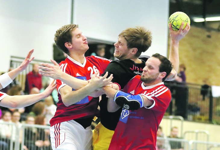 Kaum ein Durchkommen gab es für die Laufer Handball gegen Helmbrechts.