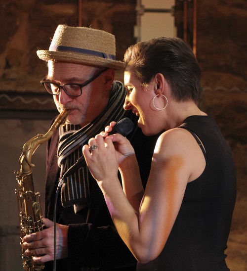 Sängerin Diana Laden und Stephan Greisinger am Tenorsaxofon.