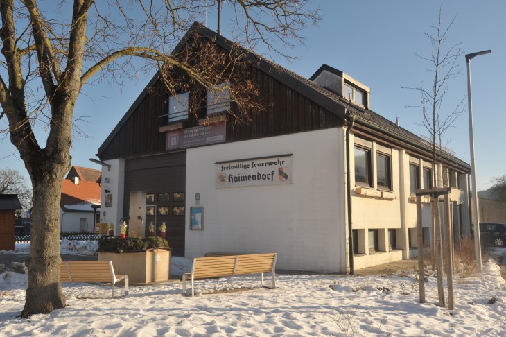 Das 1972 erbaute Haimendorfer Feuerwehrhaus ist ein Treffpunkt für Vereine. Unter dem Dach befindet sich ein Versammlungssaal.