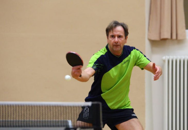 Hersbrucks Teamchef Siggi Lontke hatte einen wichtigen Anteil am Derbyerfolg gegen den TV Altdorf II (9:3). Mit großem Kampfgeist und enormer Willensstärke gewann er sowohl seine beiden Einzel als auch an der Seite von Herbert Wendler das Doppel.