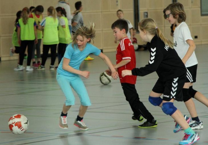 In Acht-Minuten-Partien traten die Kinder gegeneinander an.