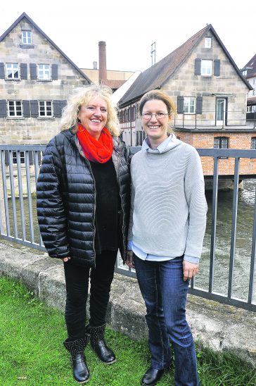 Die frühere und die aktuelle Leiterin des Industriemuseums an der Pegnitz: Dr. Renate Kubli und Dr. Christiane Müller (von links).