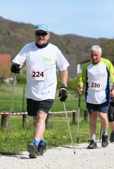 Fritz Wölfel walkte beim Volkslauf mit.