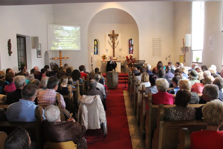 Bis auf den letzten Platz besetzt war die Schnaittacher Christuskirche beim Abschied des beliebten evangelischen Pfarrers. Auch viele Kirchenvertreter und Schnaittacher Gemeinderäte waren gekommen.