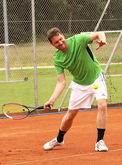 Bernd Ziegler brachte den SC Pommelsbrunn mit seinem Zwei-Satz-Erfolg auf die Siegerstraße.
Foto: J. Ruppert
