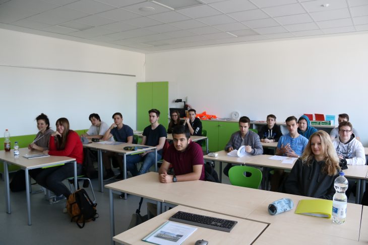 Die ersten Schulklassen sind zurück im schönen generalsanierten Schulgebäude der Röthenbacher Geschwister-Scholl-Mittelschule.