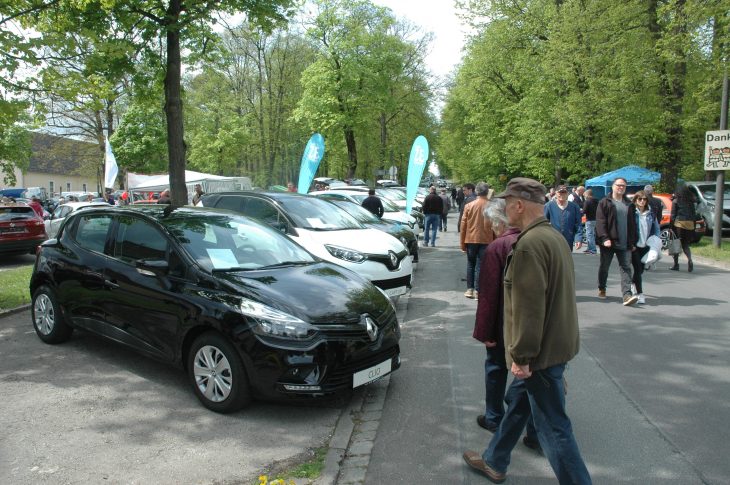 Viele Händler zeigten ihre Modelle beim Schnaittacher Autofrühling.