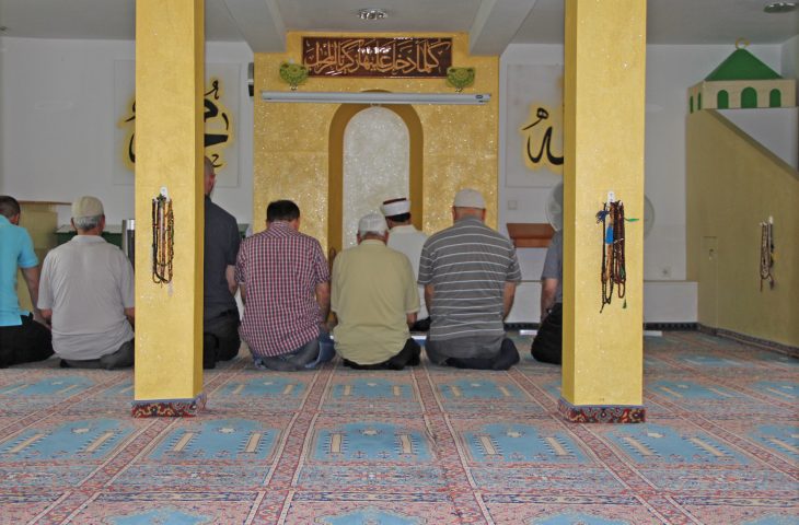 Ramadan: In der Altdorfer Moschee darf ich dem Mittagsgebet beiwohnen.