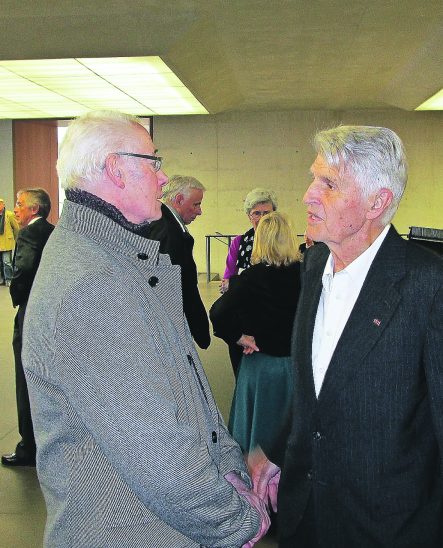 Zwei Kapazitäten unter sich: Dürer-Experte Matthias Mende (links) im Gespräch mit dem Maler und Bildhauer Werner Knaupp.
