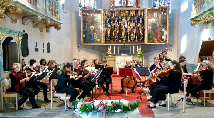 Vom Barock über die Klassik bis zur Romantik: Die Orchestergemeinschaft Hersbruck nahm die Zuhörer in der Stadtkirche mit auf eine musikalische Zeitreise.