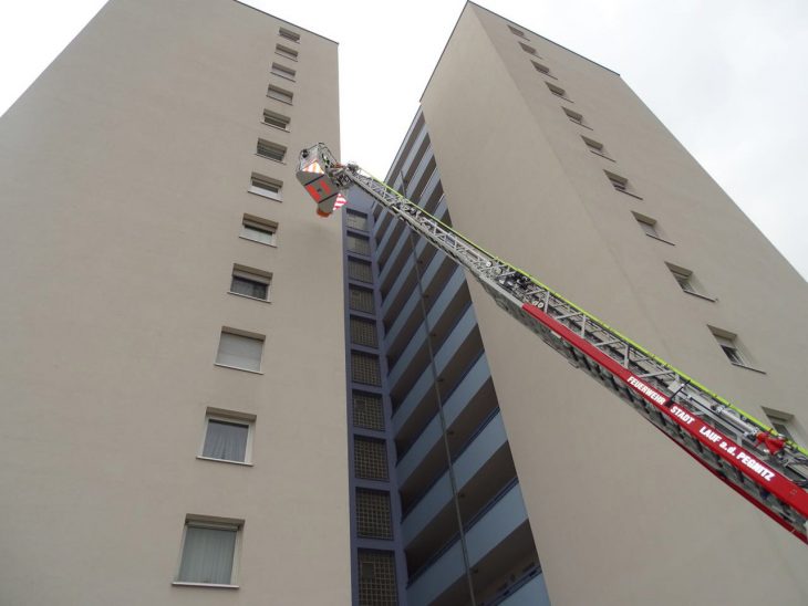 Hochhaus Lauf Drehleiter Feuerwehr