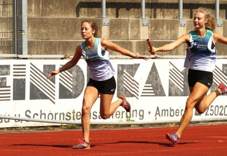 Schnelle LAV-Mädchen: Antonia Wendler übergibt den Staffelstab an Luisa Wendler.