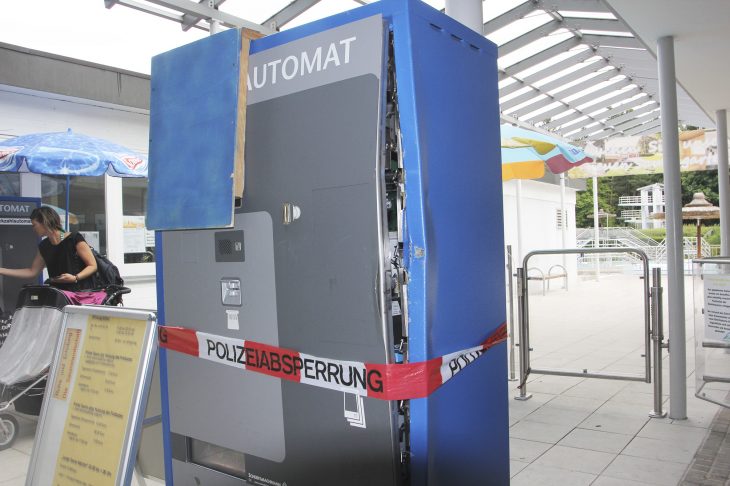 Den Kassenautomaten hebelten die Täter auf und stahlen daraus mehrere hundert Euro Wechselgeld. Foto: Blinten