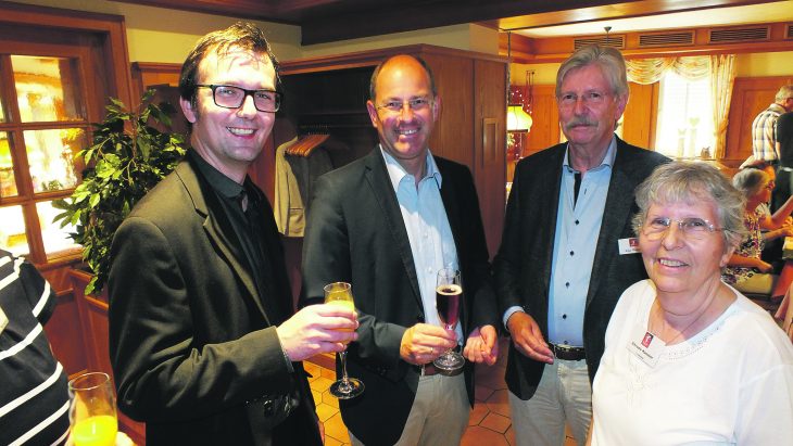 Markus Siebler (BDFA), Bürgermeister Benedikt Bisping, Eike Wagner und Vorsitzende Elfi Kanzler feierten 50 Jahre Fränkische Filmautoren.