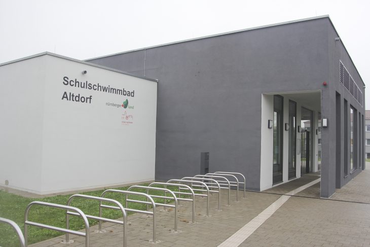Kein Rad parkt hier. Die Verantwortlichen beim Zweckverband hoffen zwar, dass man bis zum Beginn des nächsten Schuljahrs die Sanierungsarbeiten abgeschlossen hat, Lieferfristen für einige benötigte Austauschteile können die Wiederaufnahme des Betriebs aber verzögern.