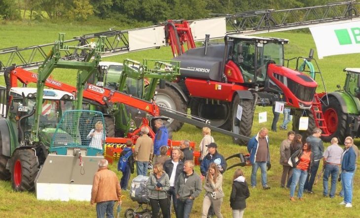 Bei der landwirtschaftlichen Geräteschau waren eindrucksvolle Maschinen zu sehen.