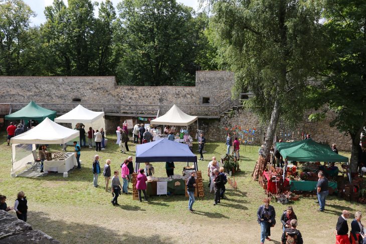 Die Burg Veldenstein bietet genau die richtige Atmosphäre für einen Kunsthandwerkermarkt.