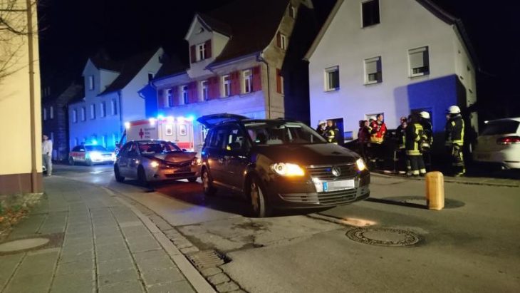 Nach dem Aufprall war keines der beiden Autos mehr fahrtbereit, beide mussten abgeschleppt werden.