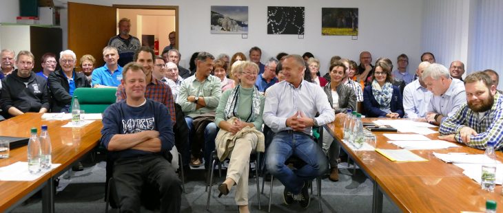 Der Zuschauerandrang in der Gemeinderatsitzung war groß. Es ging um die geplante A6-Ausfahrt bei Schupf.