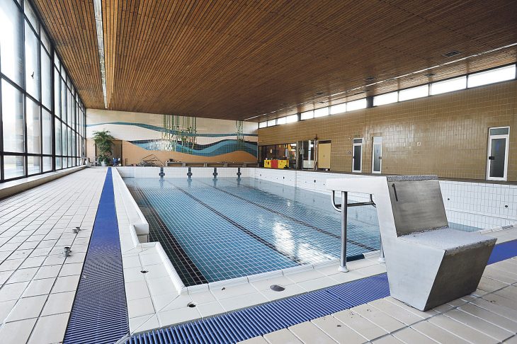 Leeres Becken: Seit 2015 ist das Röthenbacher Bad geschlossen.