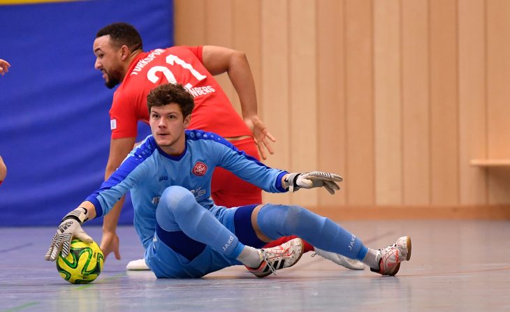 Für SC-Keeper Kai Dillinger und seine Kollegen stand der Ausflug nach Nürnberg unter keinem guten Stern.  Gleich im ersten Spiel gegen Türkspor setzte es eine Niederlage.