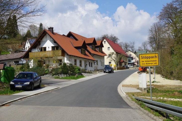 Bisher wurden die Bürger bei Straßenerneuerungen in der Gemeinde Kirchensittenbach, wie hier in Stöppach, nicht zur Kasse gebeten. Die CSU-Landtagsfraktion will die Straßenausbaubeitragssatzung abschaffen, die Gemeinderäte müssen sich deshalb wohl nicht mehr mit diesem Thema beschäftigen.