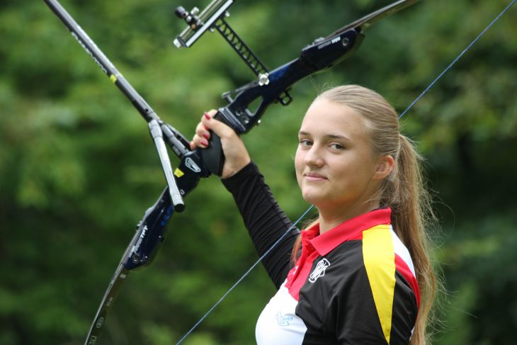 Die Feuchter Bogenschützin Charline Schwarz ist weiter auf der Überholspur: Nach ihrem Junioren-WM-Ausflug im letzten Jahr reist sie nun im Februar in die USA, um dort an der Hallen-Weltmeisterschaft und am Weltcupfinale teilzunehmen.