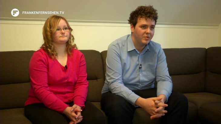 Im Franken Fernsehen, hier ein Bildschirmfoto, sprachen Stephanie und Ingo Placzek über ihre vermissten (Schwieger-)Eltern, die im gleichen Haus wohnen.