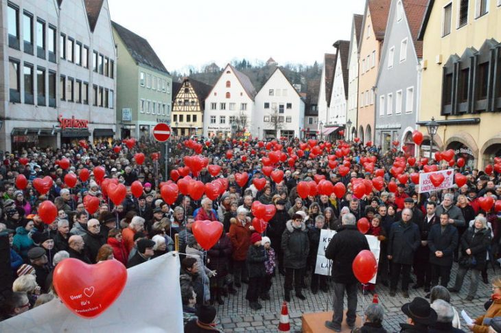 Die roten Luftballons sollten zeigen: „Unser Herz schlägt fürs Krankenhaus Hersbruck.“