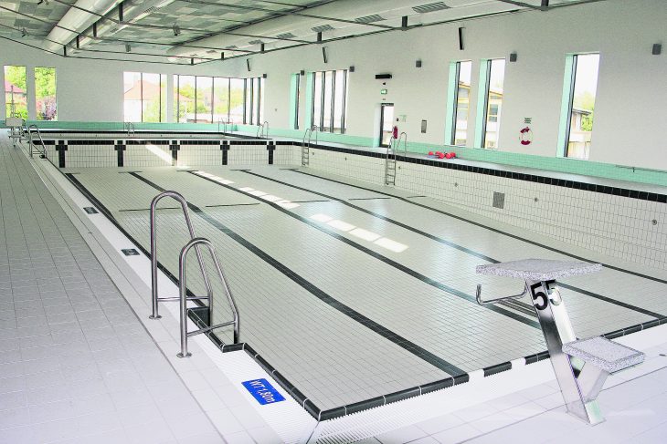 Ausnahmezustand, der jetzt weiterhin anhält: das Altdorfer Hallenbad ohne Wasser. Die Verantwortlichen haben trotz umfangreicher Sanierungsmaßnahmen das Legionellenproblem nicht in den Griff bekommen.