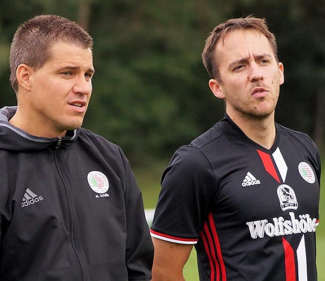 Hier noch einträchtig nebeneinander, jetzt auf getrennten Wegen: Eckenhaids Ex-Trainer Matthias Schiller (li.) und Fußball-Abteilungsleiter Martin Rauh vom SCE. Archivfoto: M. Keilholz