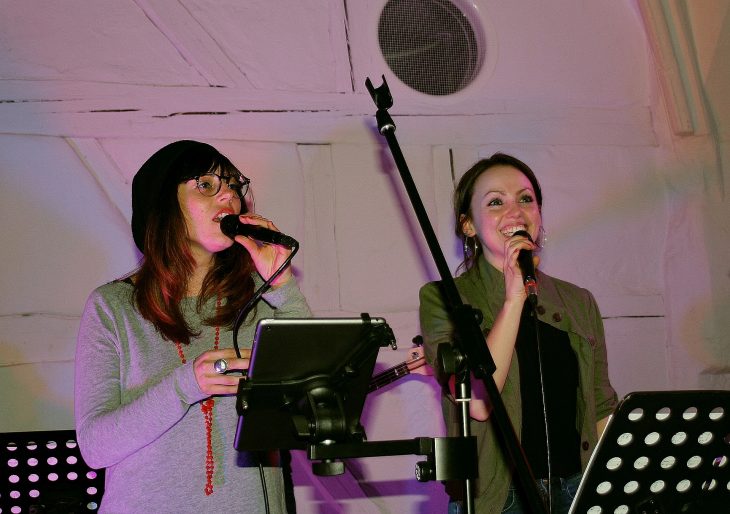 Die Formation d.monic gibt es seit fast zwei Jahren, im Herbst erscheint ihre erste CD. Judith Geissler (rechts) und Lucia Kastlunger touren noch in diesem Jahr eine Woche durch Lucias Heimat Südtirol.