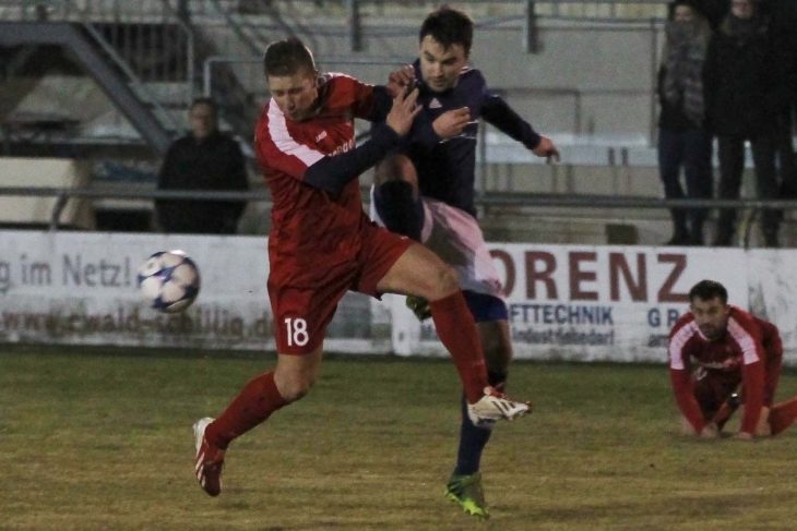 Feuchts Szymon Pasko (links) knipste auch im zweiten Spiel für seinen neuen verein. Aber sein Treffer zählte aufgrund einer Abseitsstellung nicht.