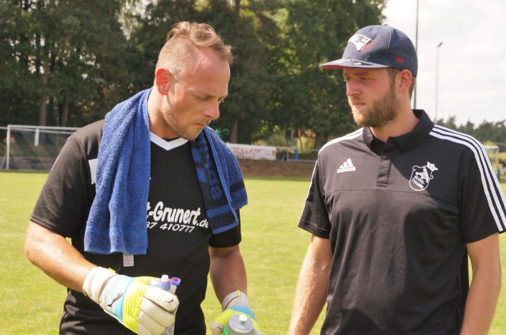 Trainer-Duo mit Ablaufdatum: Am Saisonende werden Jörg Günther (links) und Fabian Wedel  ihre Ämter beim TSV Burgthann niederlagen, vorher wollen sich aber noch den Klassenerhalt irgendwie stemmen.