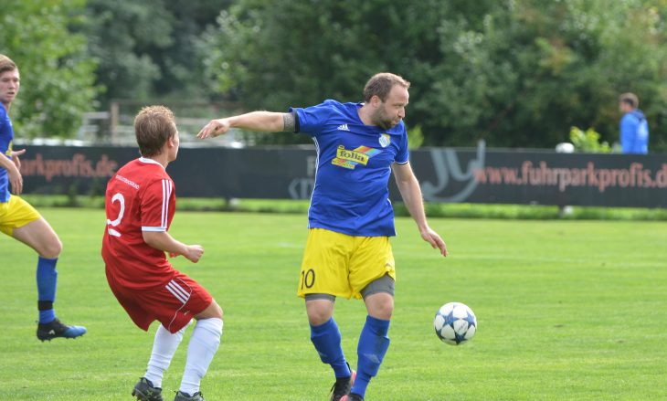 Doppelpack gegen Johannis: Wenn Philip Reif so weitermacht, entwickelt er sich noch zur internen Konkurrenz für TSV-Knipser Olly Lahr.