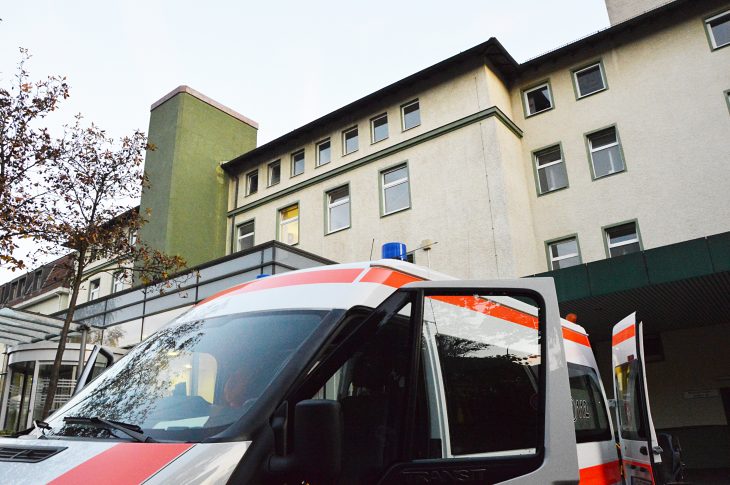 Rettungswagen fahren das Hersbrucker Krankenhaus nur noch für Patiententransporte an.